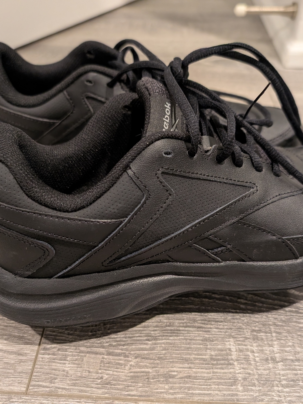 New Reebok Walking Shoes - Picture 4 of 5